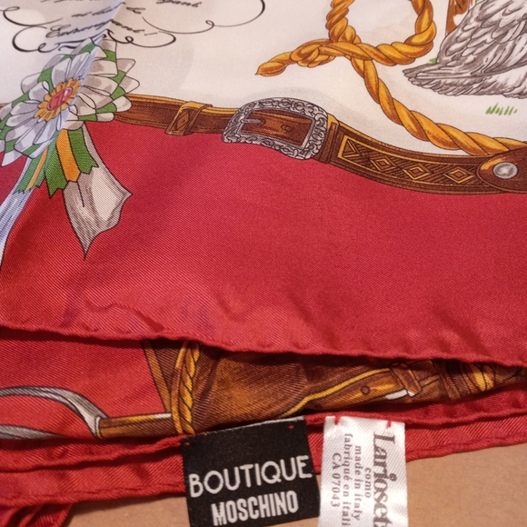 ❤ 100%Authentic Moschino Silk Swan Scarf - Picture 1 of 6